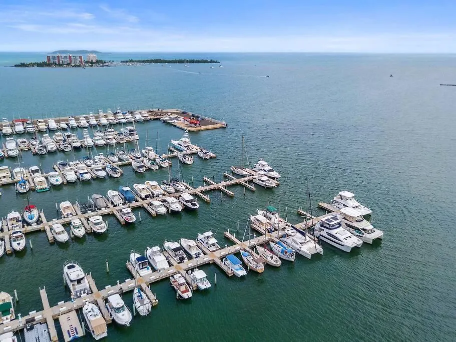 Marina Luxury Rooms #5 Fajardo Apartment